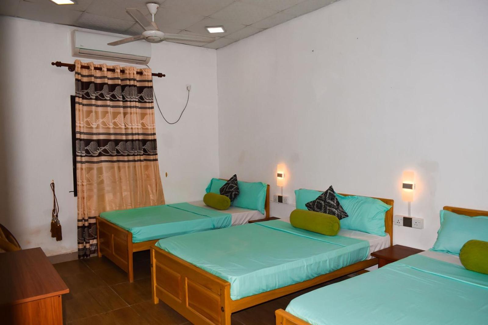 White Villa Hotel Trincomalee Extérieur photo