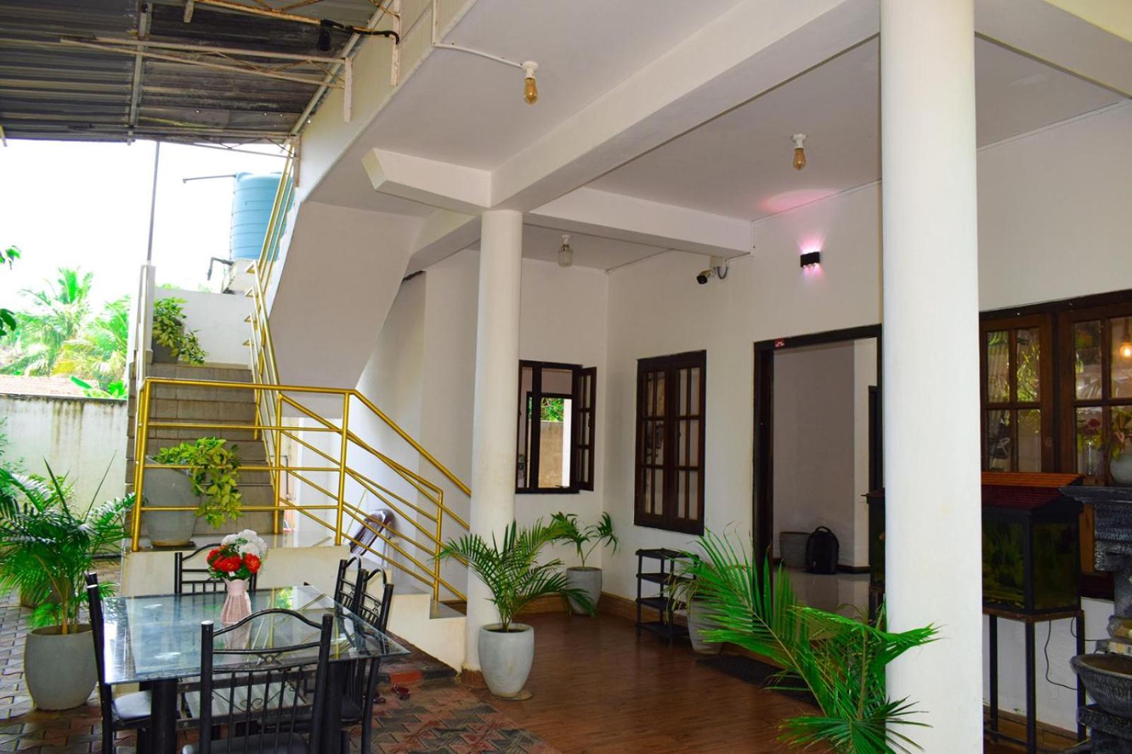 White Villa Hotel Trincomalee Extérieur photo
